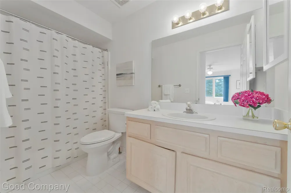 55441 Boardwalk Drive Shelby Charter Township, MI 48316