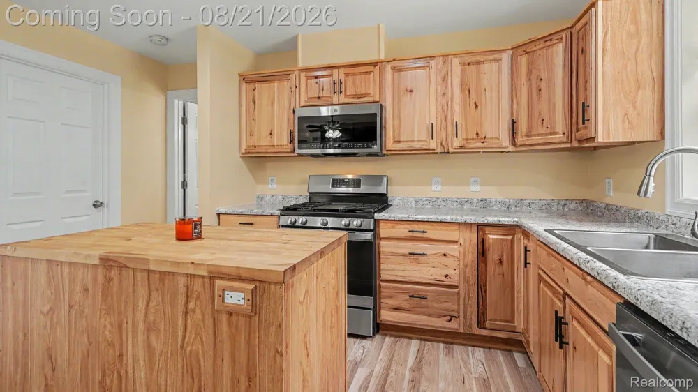 317 Elio Highland Charter Township, MI 48357