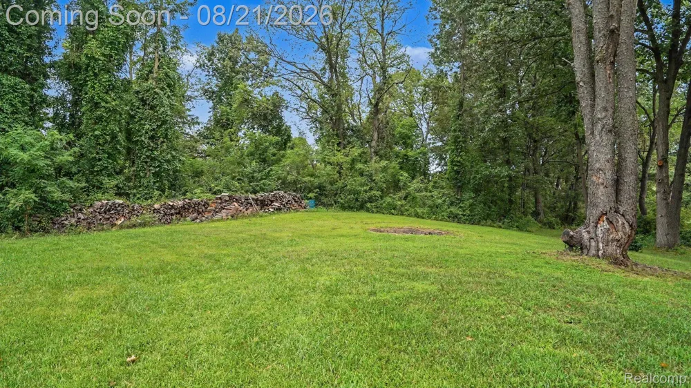 317 Elio Highland Charter Township, MI 48357