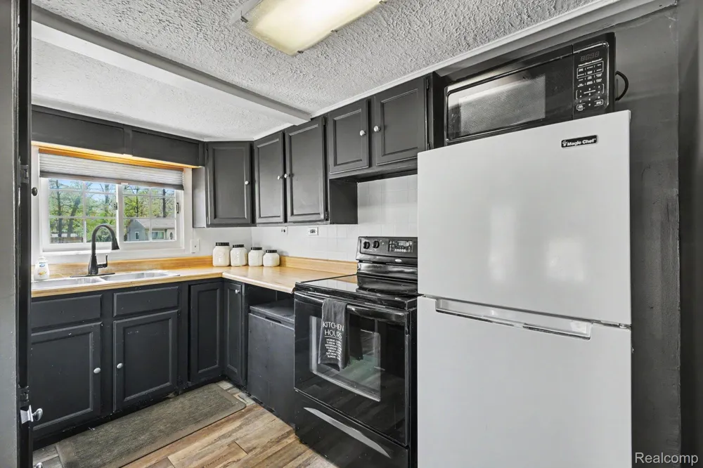 4725 Hickory Drive Highland Charter Township, MI 48356