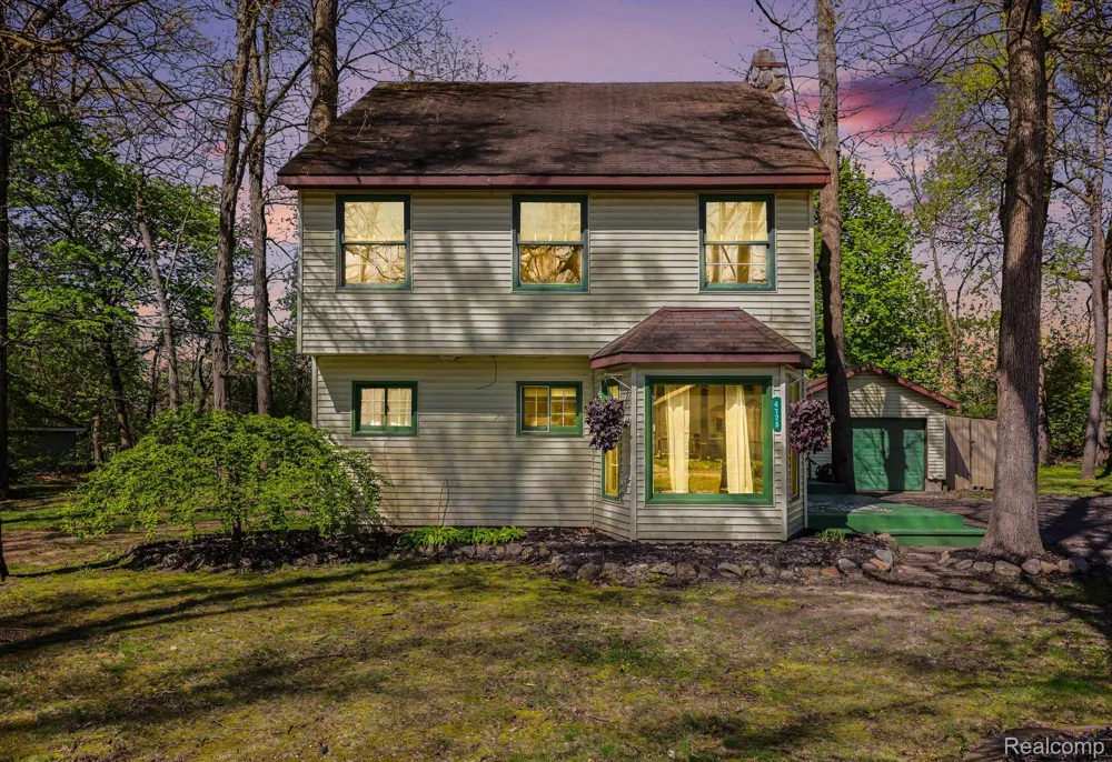 4725 Hickory Drive Highland Charter Township, MI 48356