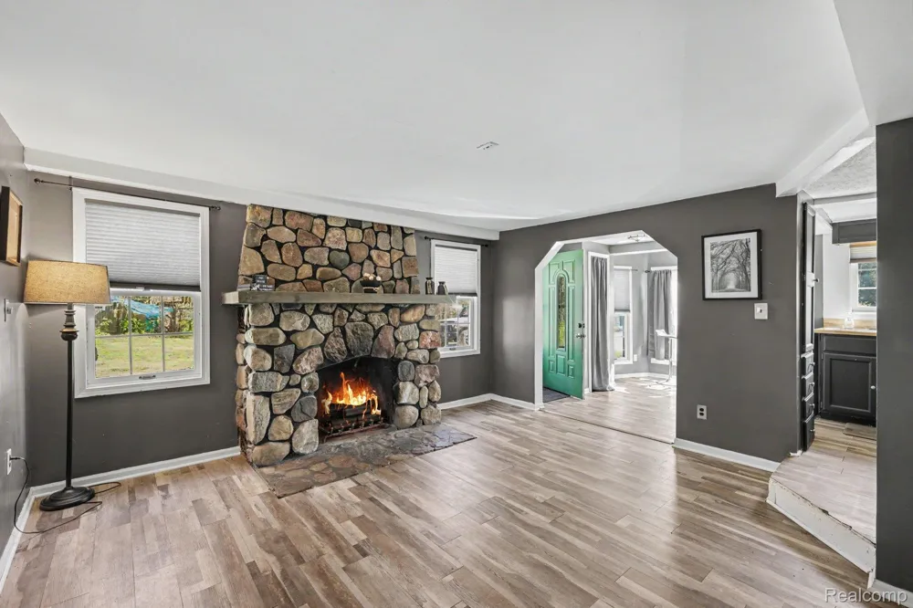 4725 Hickory Drive Highland Charter Township, MI 48356