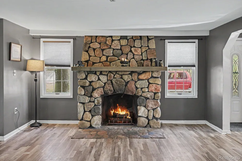 4725 Hickory Drive Highland Charter Township, MI 48356