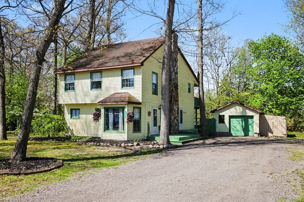 4725 Hickory Drive Highland Charter Township, MI 48356