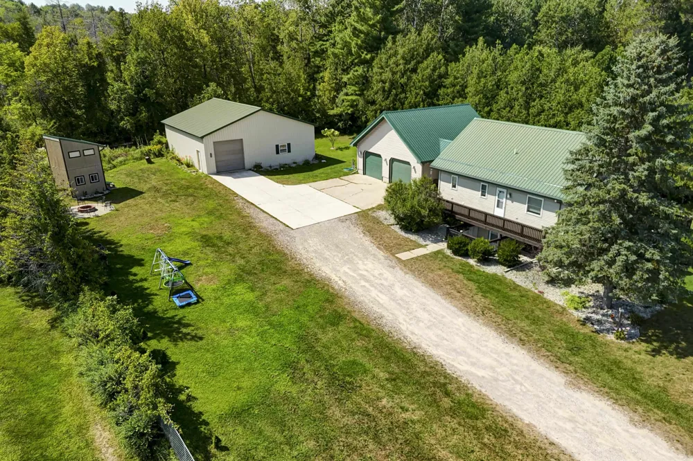 8224 S Schomberg Road Solon Township, MI 49616