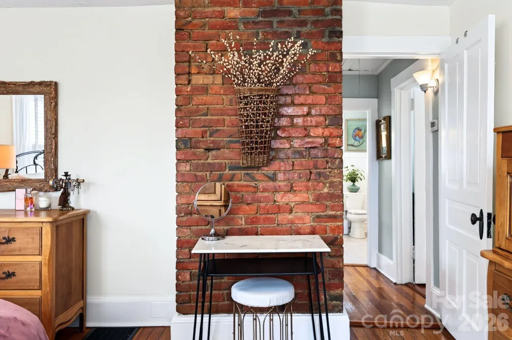 46 E Chestnut Street Asheville, NC 28801