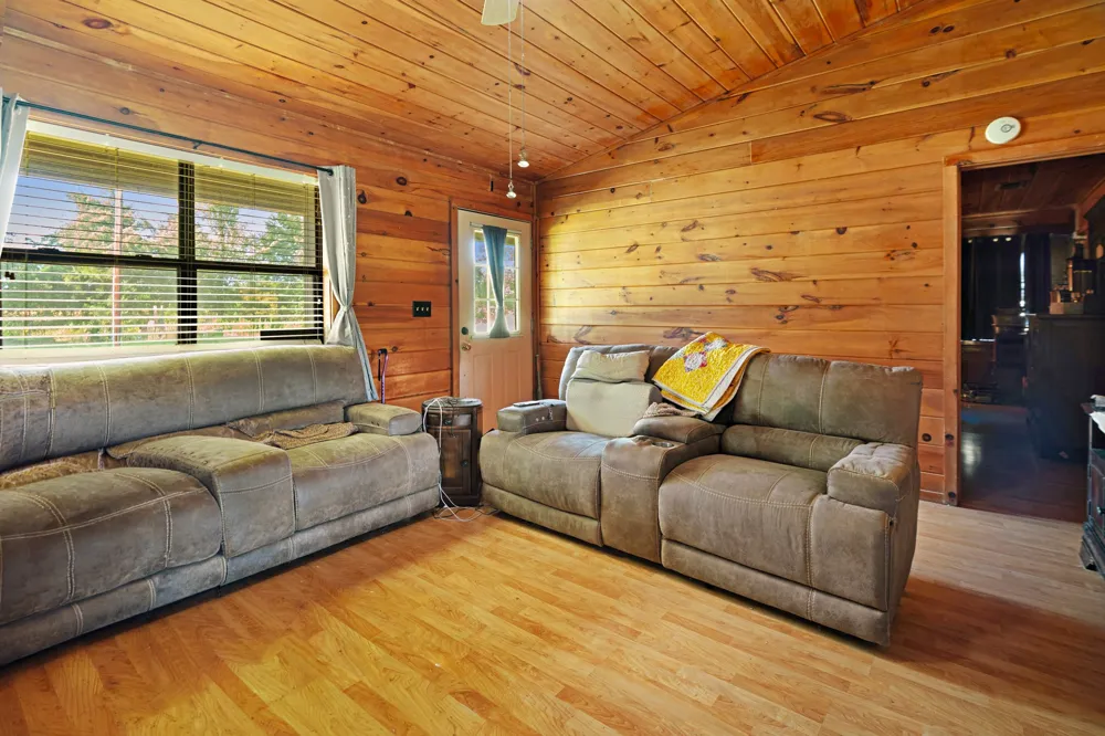 1251 County Road 2232 Detroit, TX 75436