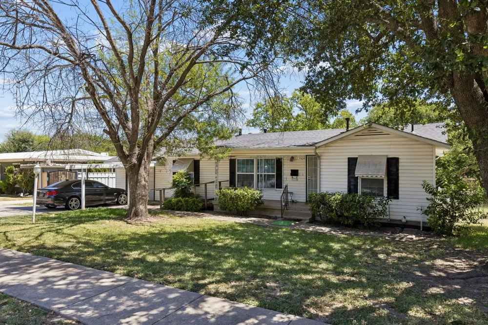 3504 Katrine Street Haltom City, TX 76117
