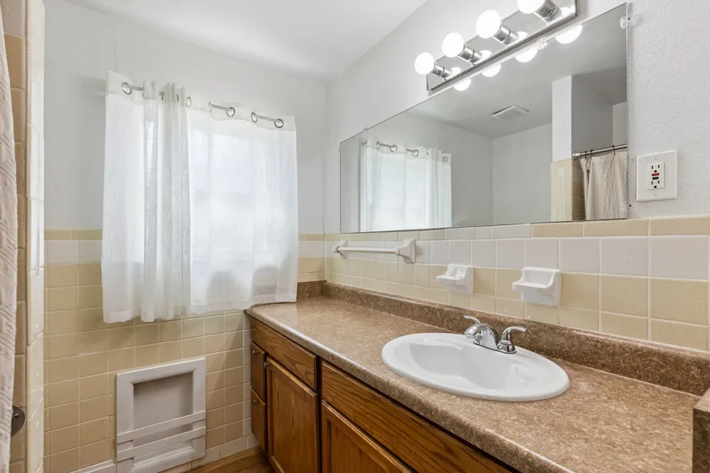 3504 Katrine Street Haltom City, TX 76117