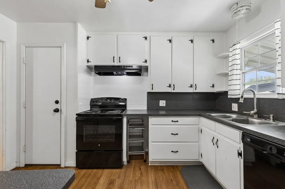 3504 Katrine Street Haltom City, TX 76117