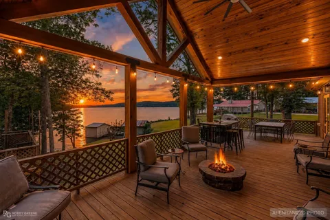 1072 Featherston Road