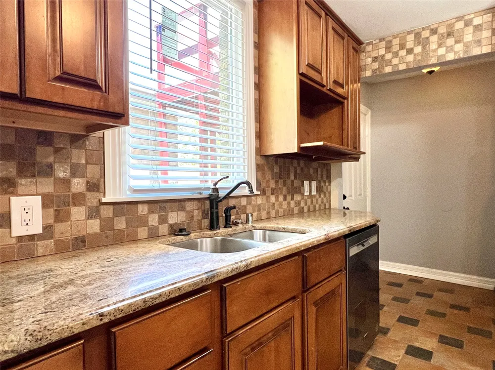 6019 La Vista Drive Dallas, TX 75206