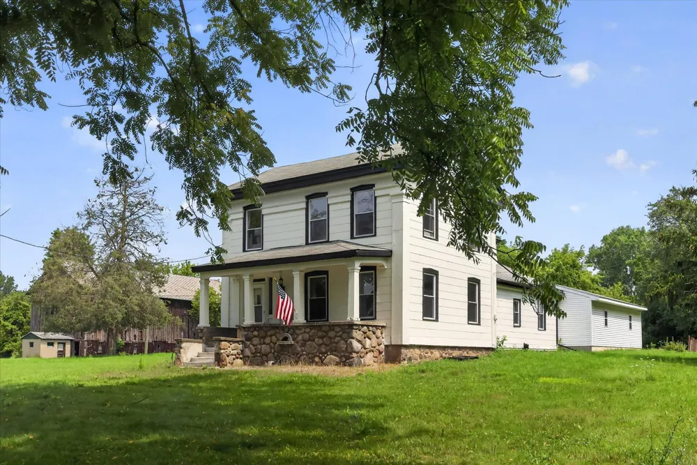 6816 Division Avenue Comstock Park, MI 49321