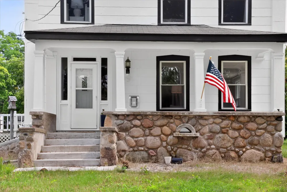6816 Division Avenue Comstock Park, MI 49321
