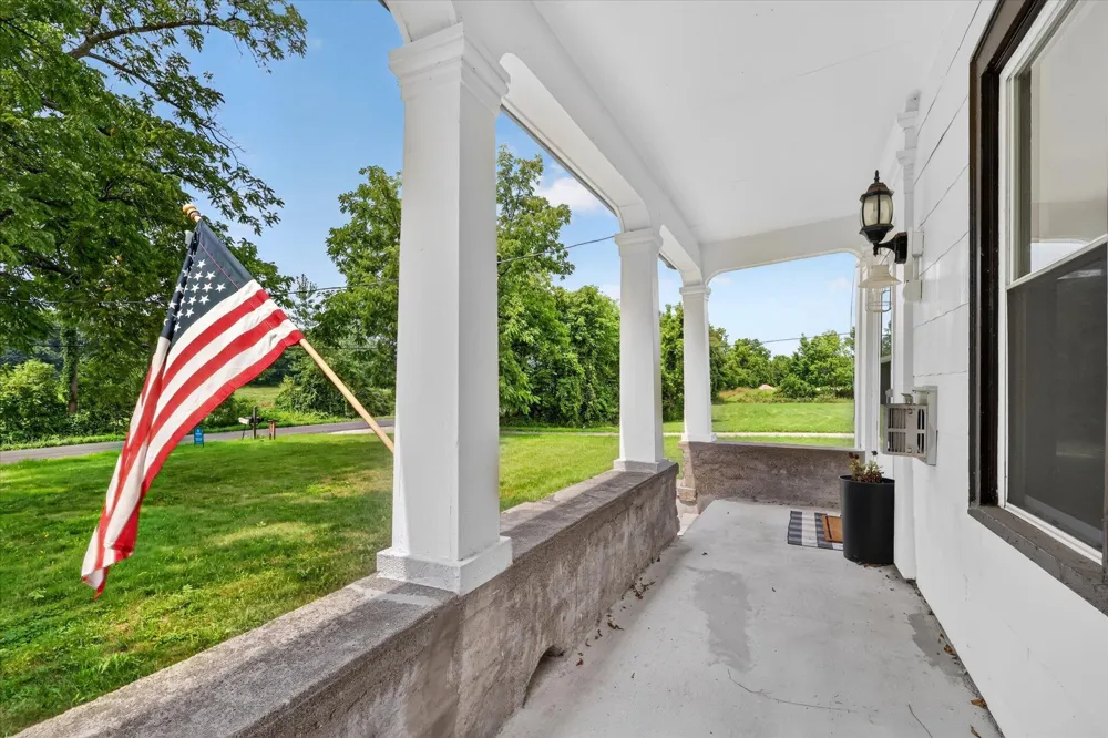 6816 Division Avenue Comstock Park, MI 49321
