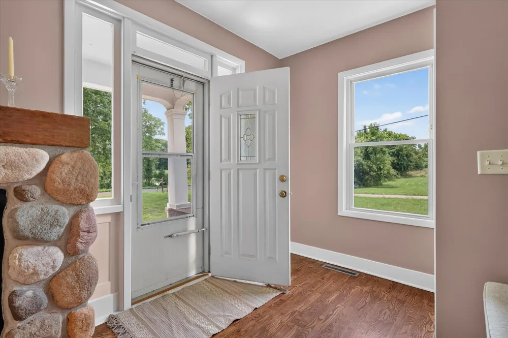 6816 Division Avenue Comstock Park, MI 49321