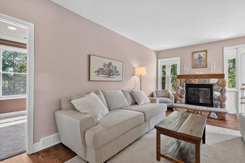 6816 Division Avenue Comstock Park, MI 49321