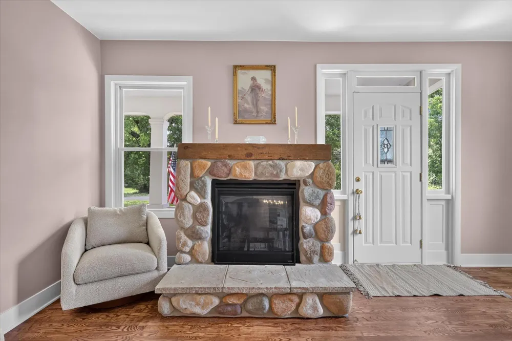 6816 Division Avenue Comstock Park, MI 49321