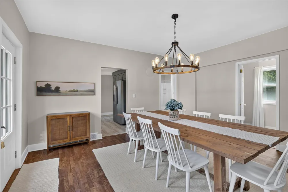 6816 Division Avenue Comstock Park, MI 49321