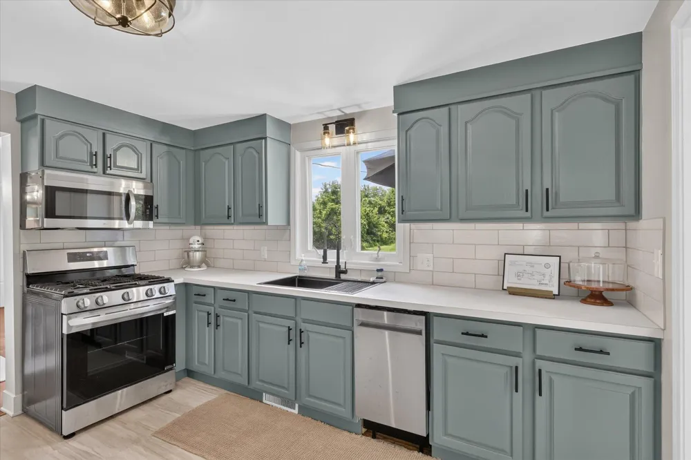 6816 Division Avenue Comstock Park, MI 49321