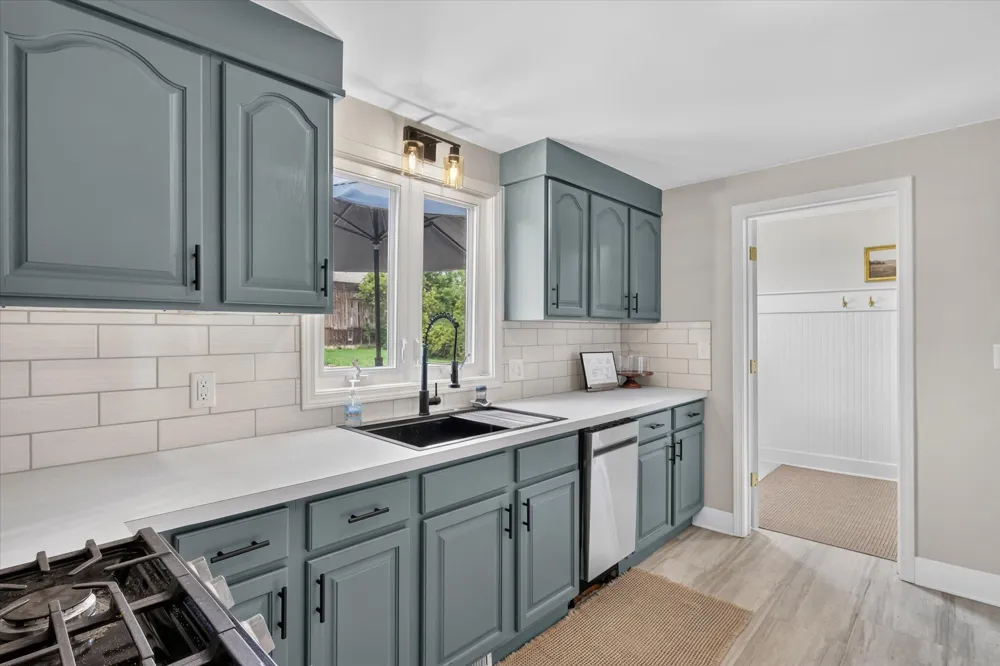 6816 Division Avenue Comstock Park, MI 49321