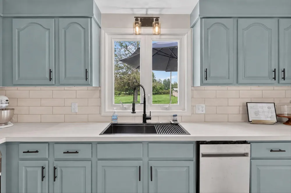 6816 Division Avenue Comstock Park, MI 49321