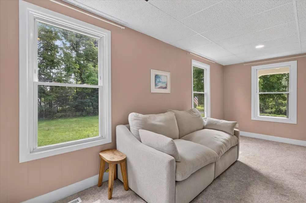 6816 Division Avenue Comstock Park, MI 49321