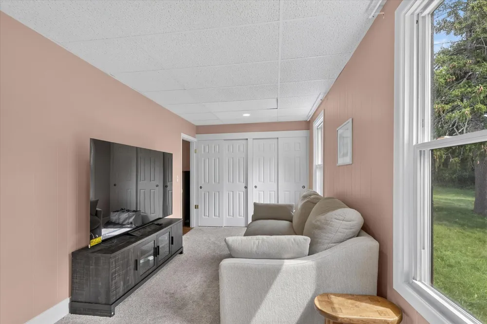 6816 Division Avenue Comstock Park, MI 49321