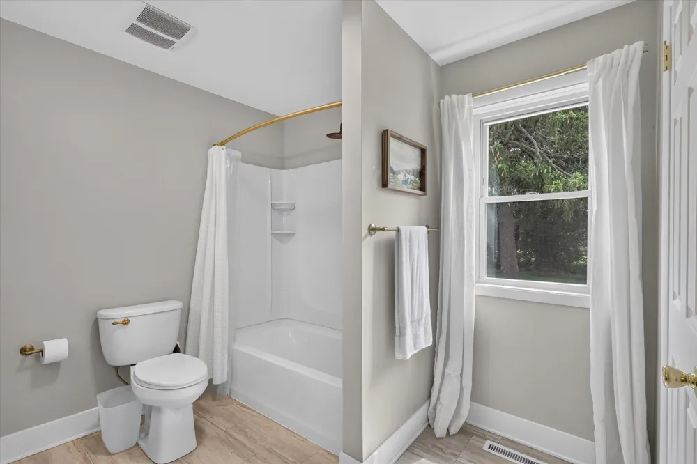 6816 Division Avenue Comstock Park, MI 49321
