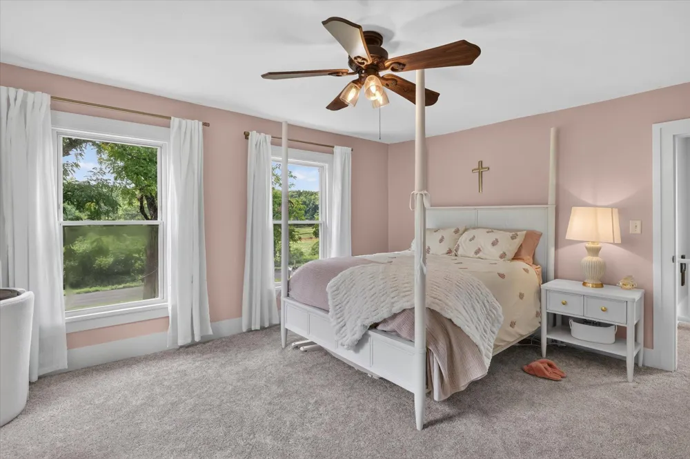 6816 Division Avenue Comstock Park, MI 49321
