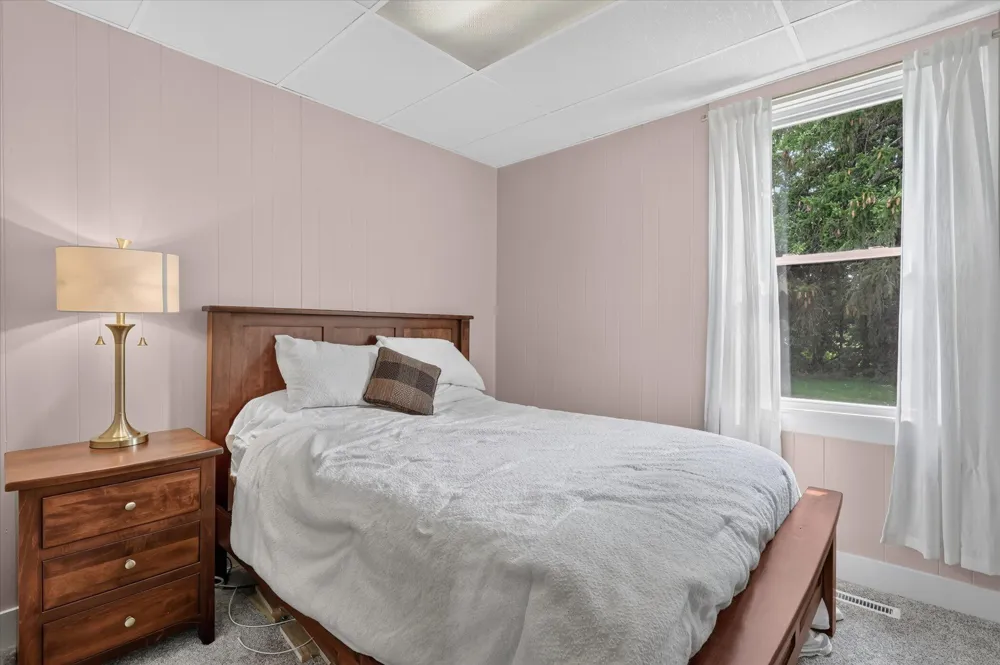 6816 Division Avenue Comstock Park, MI 49321