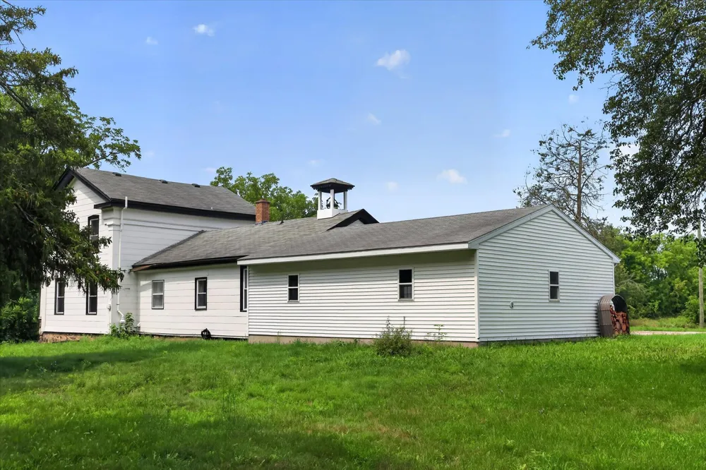 6816 Division Avenue Comstock Park, MI 49321