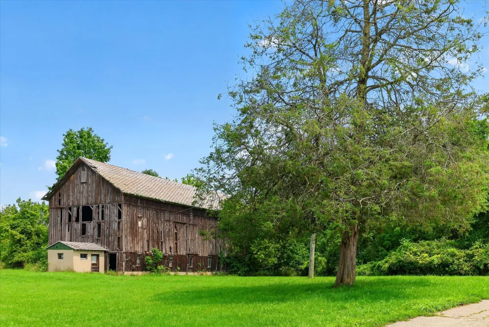 6816 Division Avenue Comstock Park, MI 49321