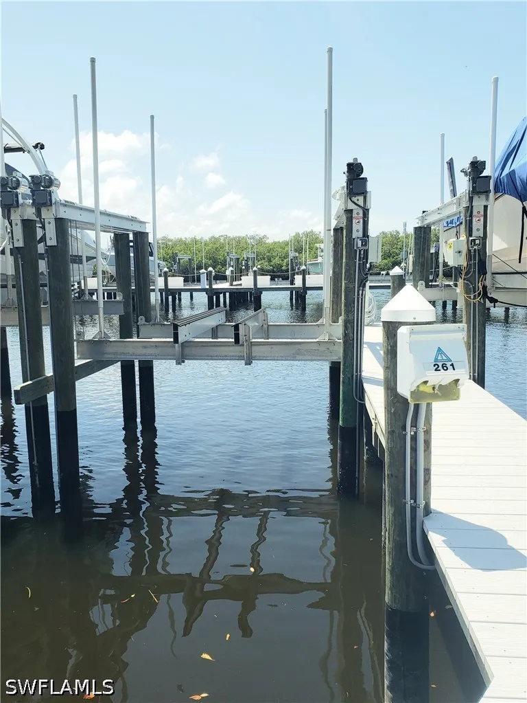 261B Wiggins Bay Drive Naples, FL 34110