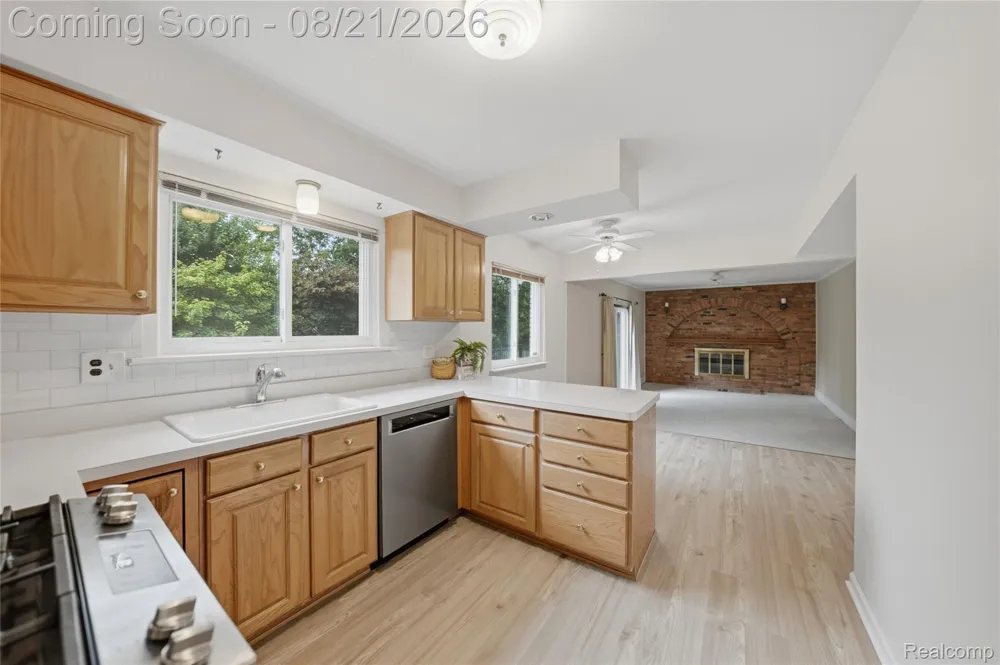 19011 Gill Road Livonia City, MI 48152
