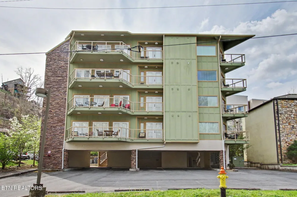 513 McCarter Rd #4M Gatlinburg, TN 37738