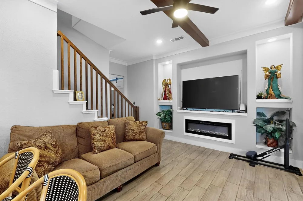 1901 Avenue E Grand Prairie, TX 75051