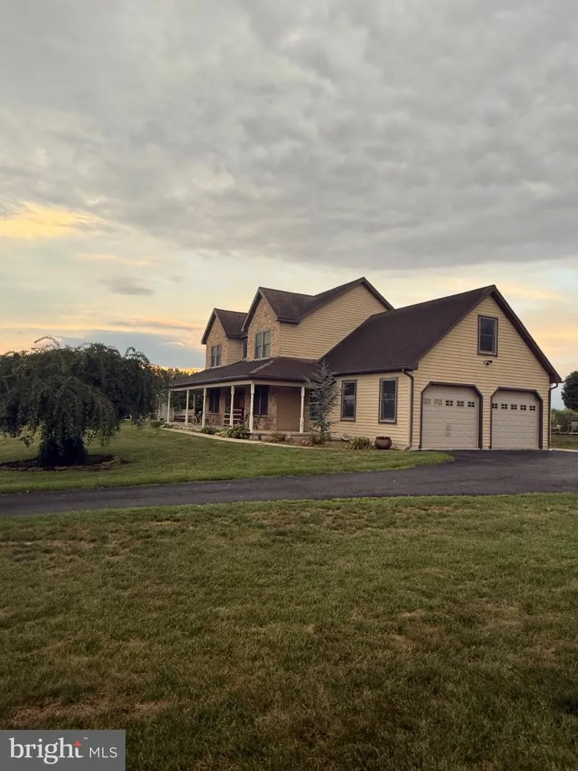 324 CHESTNUT HILL ROAD Fredericksburg, PA 17026