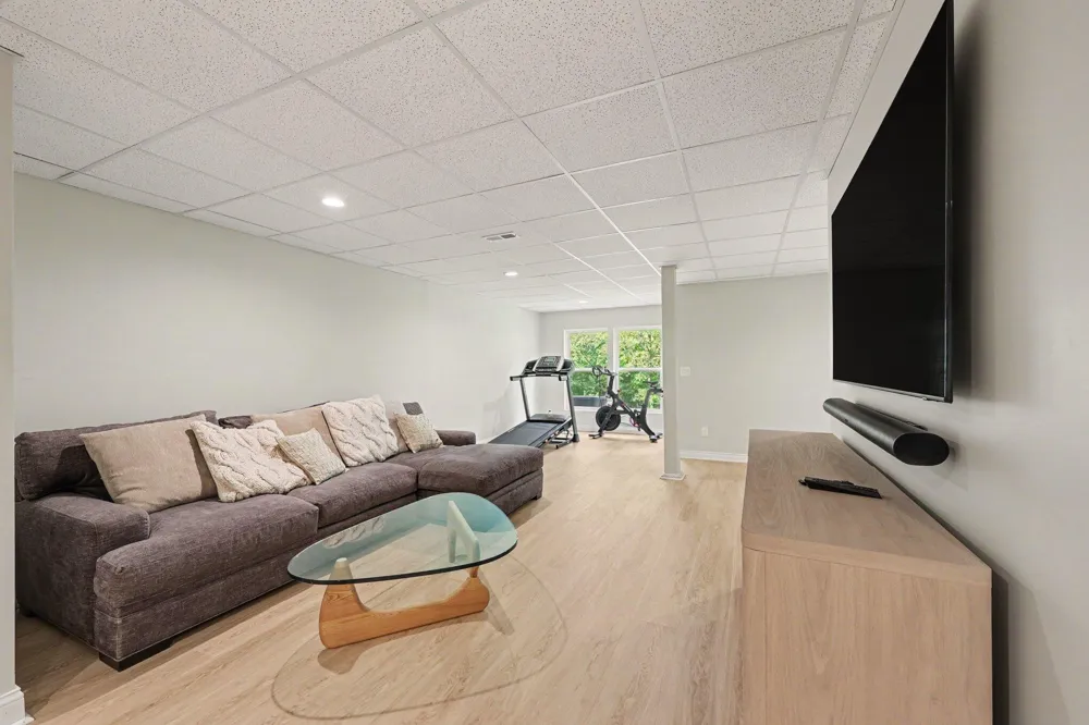 692 Peppermint Drive Rochester Hills, MI 48307