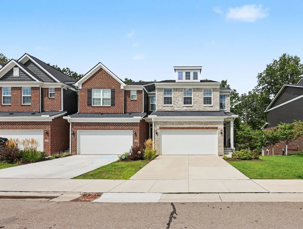 692 Peppermint Drive Rochester Hills, MI 48307
