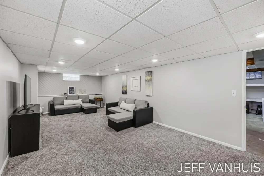 1270 Cedar Street NE Grand Rapids, MI 49503