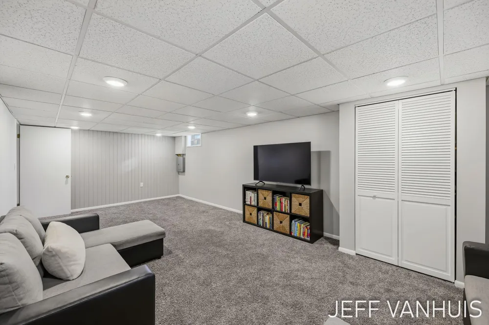 1270 Cedar Street NE Grand Rapids, MI 49503