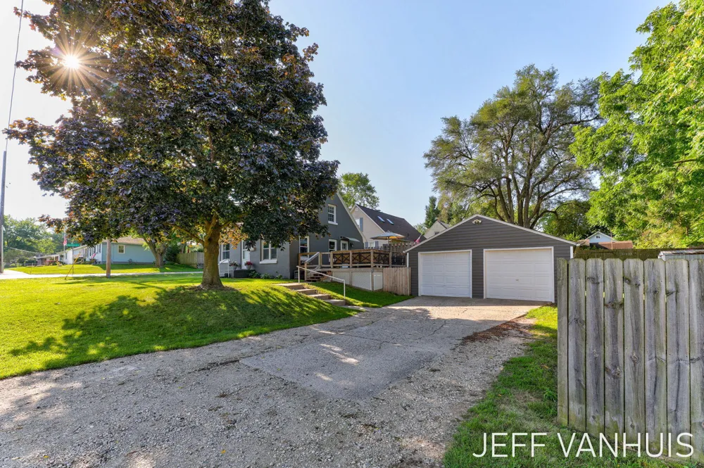 1270 Cedar Street NE Grand Rapids, MI 49503
