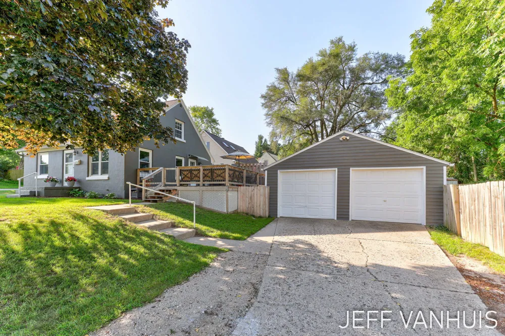 1270 Cedar Street NE Grand Rapids, MI 49503