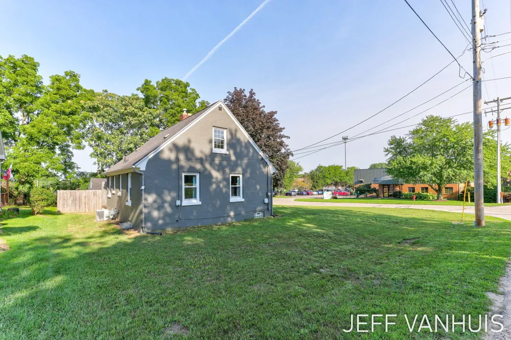 1270 Cedar Street NE Grand Rapids, MI 49503