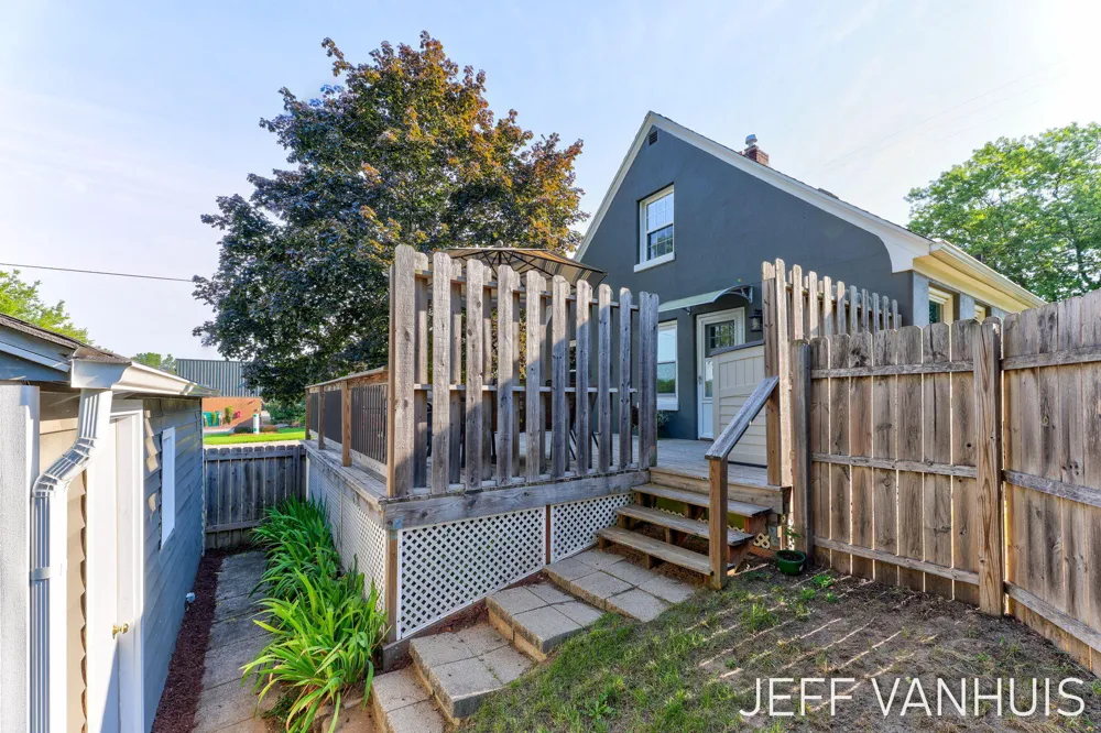1270 Cedar Street NE Grand Rapids, MI 49503