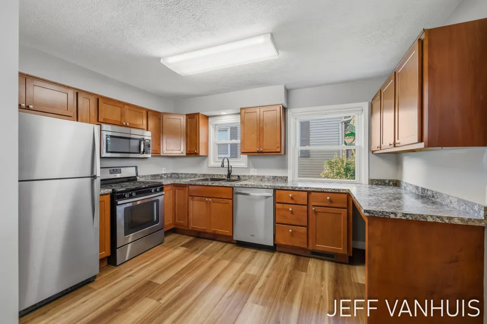 1270 Cedar Street NE Grand Rapids, MI 49503