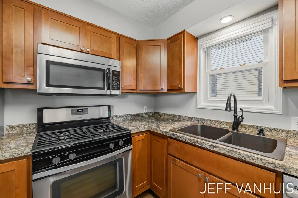 1270 Cedar Street NE Grand Rapids, MI 49503
