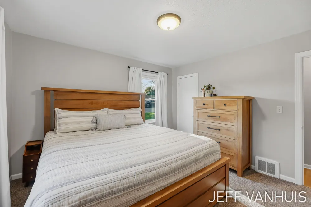 1270 Cedar Street NE Grand Rapids, MI 49503
