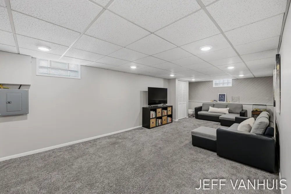 1270 Cedar Street NE Grand Rapids, MI 49503